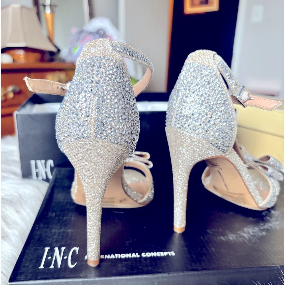 ❤️ The classic dance shoe from INC MACYS INTERNATIONAL-CONCEPTS T-STRAPS🥰